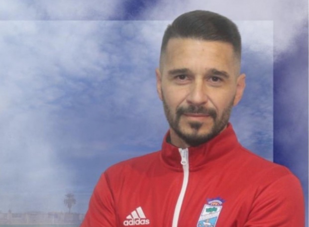 3 RFEF (Fichajes)
Juanvi López será el nuevo técnico del Muleño CF. Cumpliendo con los requisitos al ser oriundo de la localidad y viejo conocido del club. Su último conjunto fue el Callosa Deportiva (Lliga Comunitat)