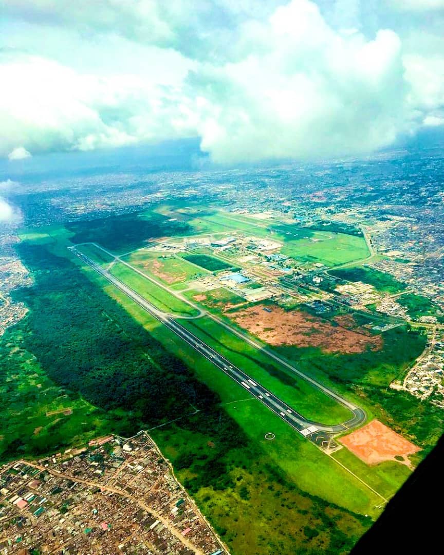 4⃣. Reactivated Lagos' Second Runway: The Honorable Minister facilitated the swift repair and reactivation of Lagos' Second Runway (18R), which had been out of service for nearly a year. This crucial action enabled the airport to operate with two runways, increasing efficiency