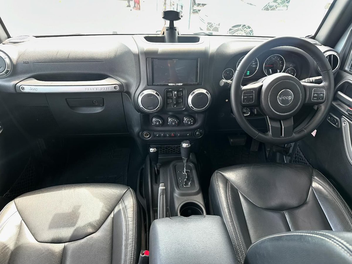 alasirimotors's tweet image. JEEP WRANGLER 🔥 2017 model, 3600cc petrol powered engine, all power windows, bull bar, new registration plate 

Sales📲📲0705030596

#jeepwrangler #jeep #jeepnation