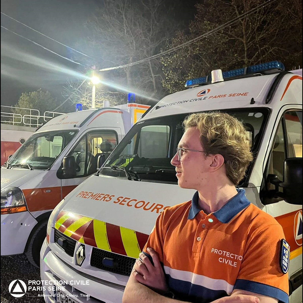 Protec_Choisy's tweet photo. De jour comme de nuit, nos secouristes bénévoles sont toujours prêts à intervenir durant les postes de secours et les gardes. https://t.co/HP5IghRx09