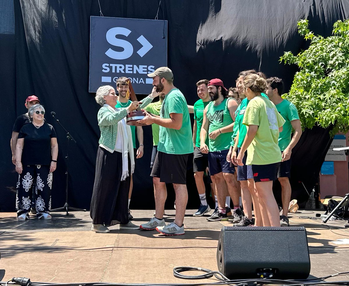 I les Mosquetes Mortes guanyadores del 20è Campionat del Món de Bèlit. Moltes Felicitats i per molt Bèlit més!!!