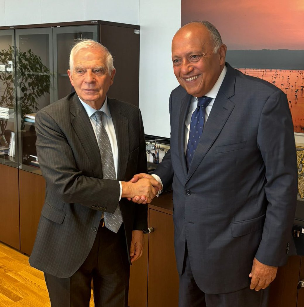 A pleasure to welcome Egyptian FM Shoukry in Brussels, ahead of the extraordinary ministerial mtg of donors to the PA. We addressed: • the catastrophic situation in Gaza, also in light of the #ICJ ruling • ⁠the way forward to advancing lasting peace based on 2-state solution.