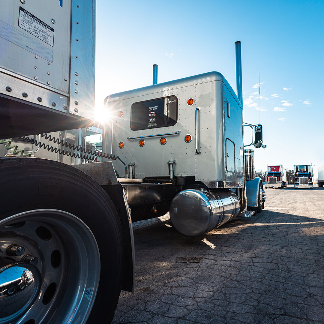 Nature's spotlight searched out another one- gorgeous. ☀️ #4StateTrucks #ChromeShopMafia #chrome #chromeshop #customtrucks #semitrucks #trucking #18wheeler #tractortrailer #customrig #largecar #cdldriver #trucker #diesel #truckerslife #bigrig #trucker #longhaul