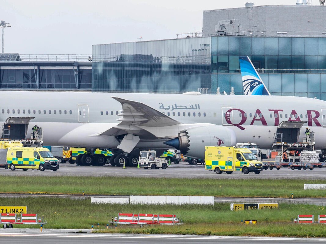 🚨🇶🇦 BREAKING: QATAR AIRWAYS BOEING 787 TURBULENCE - 12 INJURED A Qatar Airways Boeing 787 flight from Doha to Dublin encountered severe turbulence over Turkey, injuring 12 passengers. This incident adds to growing concerns about aircraft safety, just days after another
