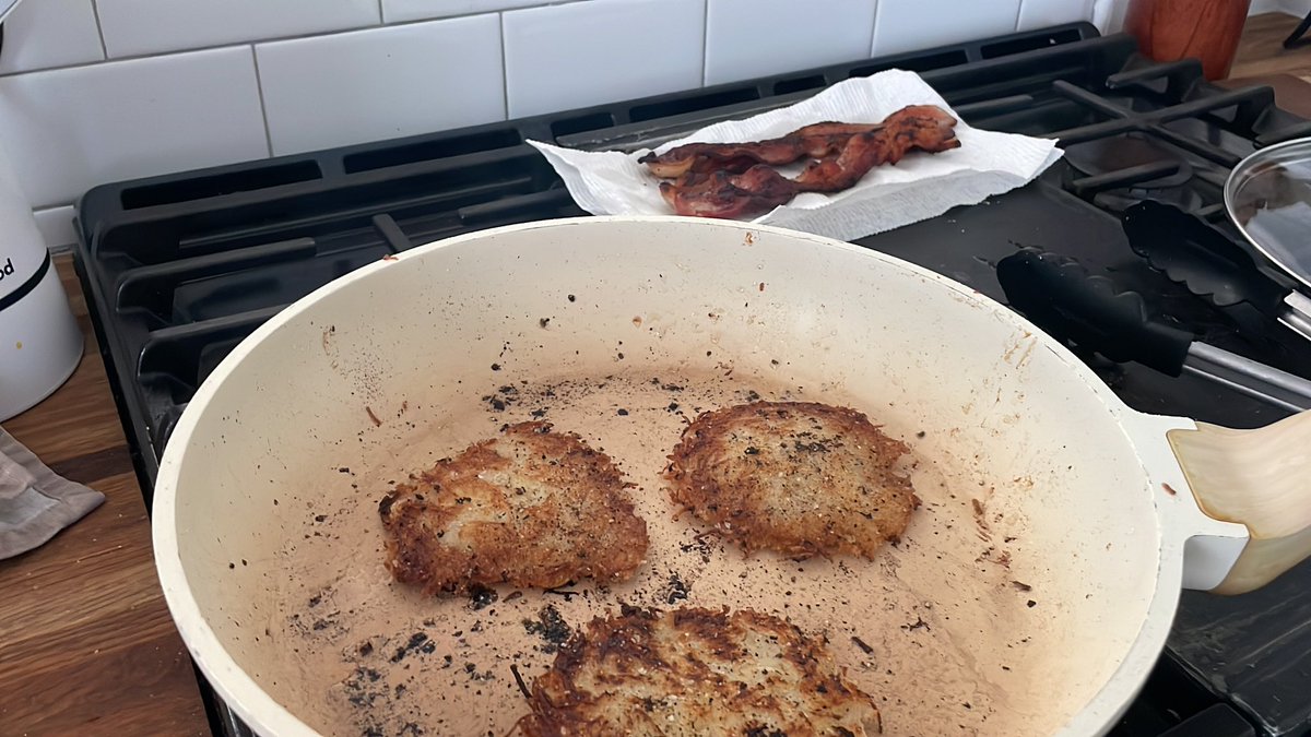spiral_upwards's tweet image. Breakfast in bed for my perfect wife who supports me in all my Commie endeavors. On the menu: local pepper bacon, hash browns, eggs from my brother’s chicken, toast and coffee. #realmencook