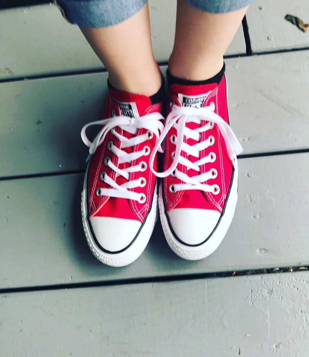 For 13yo Madison’s Language Arts class, she had to give a speech on a topic she felt passionate about. She chose to speak about Oakley. Madison, also a twin, was 11 when Oakley had his fatal reaction to nuts. This is Madison’s worst fear #foodallergy #redsneakersforoakley