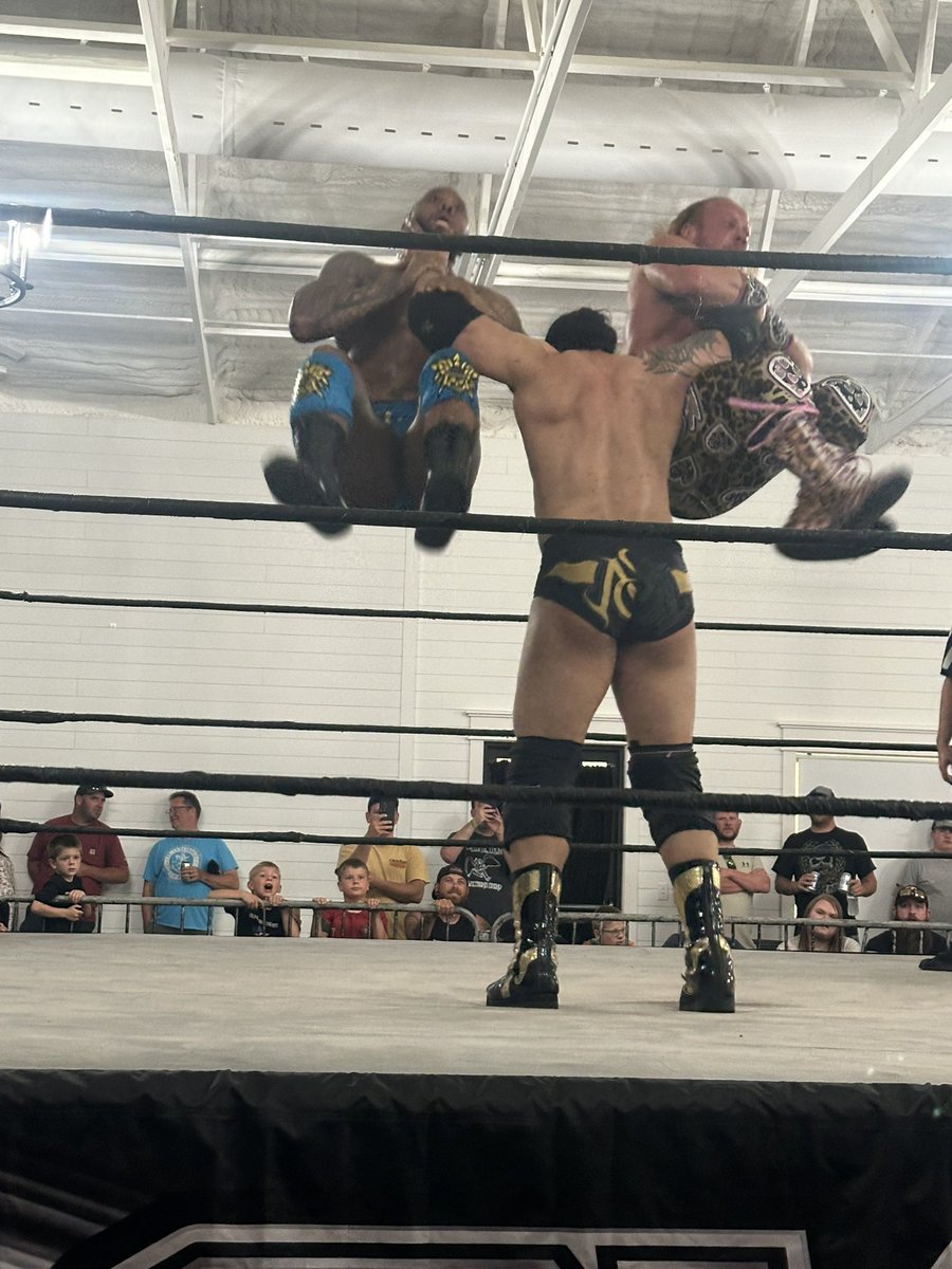 jrb_55's tweet photo. @ovwrestling great show last night in Guston Kentucky https://t.co/lOLOMQMNvz