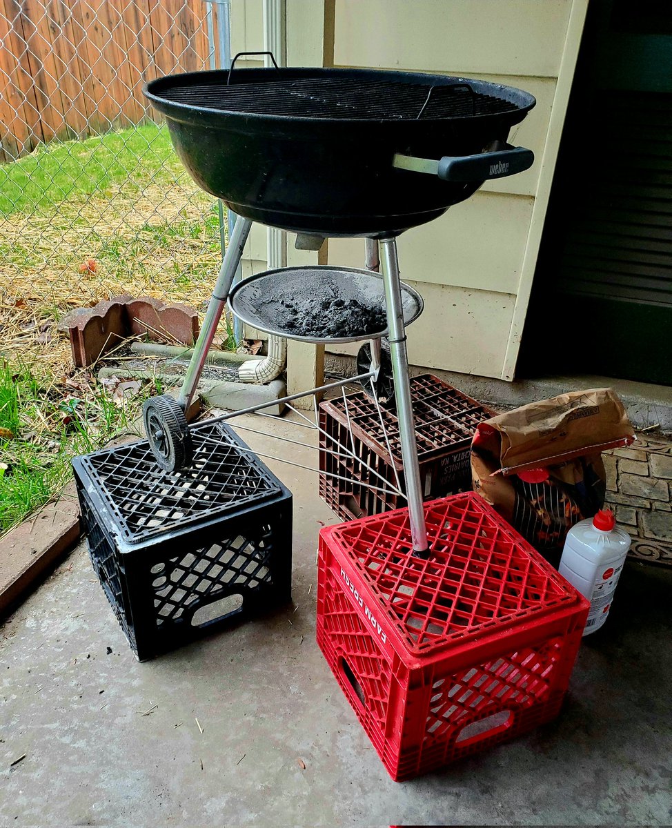 medicalgrower42's tweet image. My best stoner grill ingenuity. 😆 
#MilkCrates #Grill #420community #StonerFam