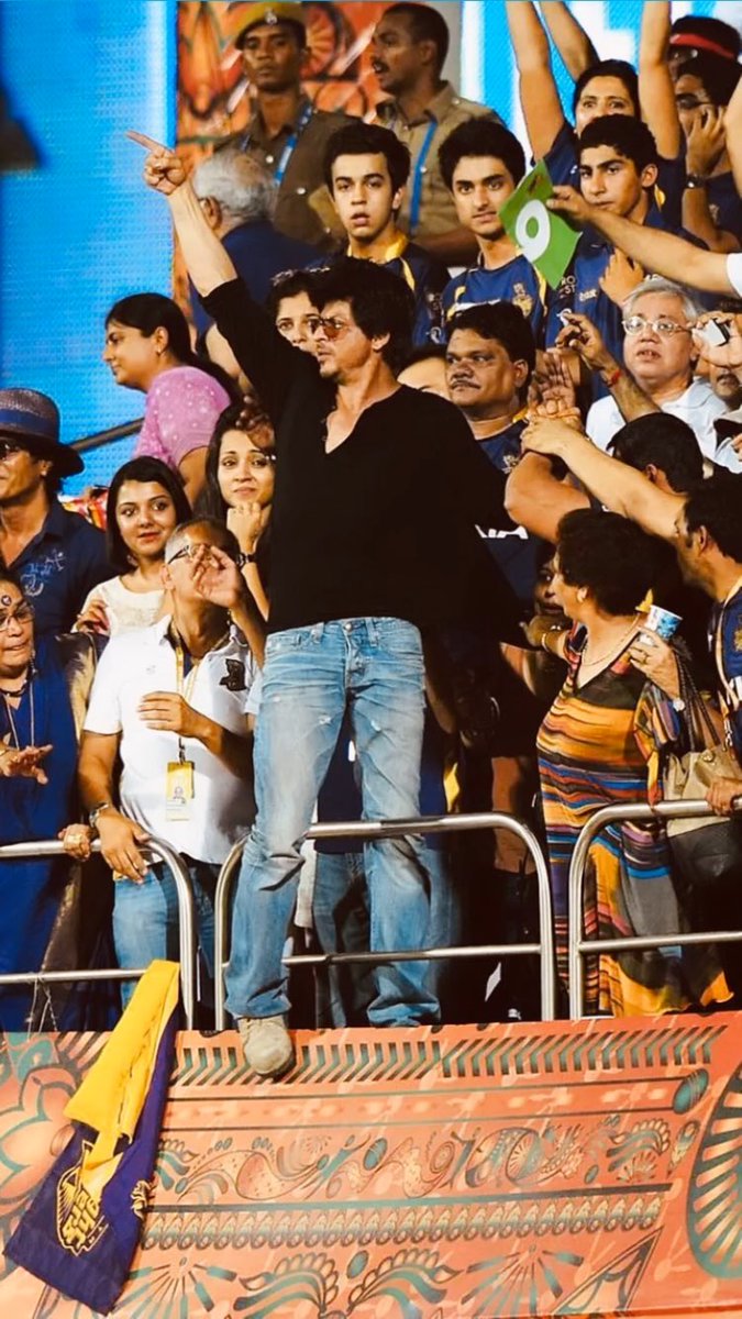 SRK after 11:45 PM at the Chepauk Stadium. #KKRvsSRH