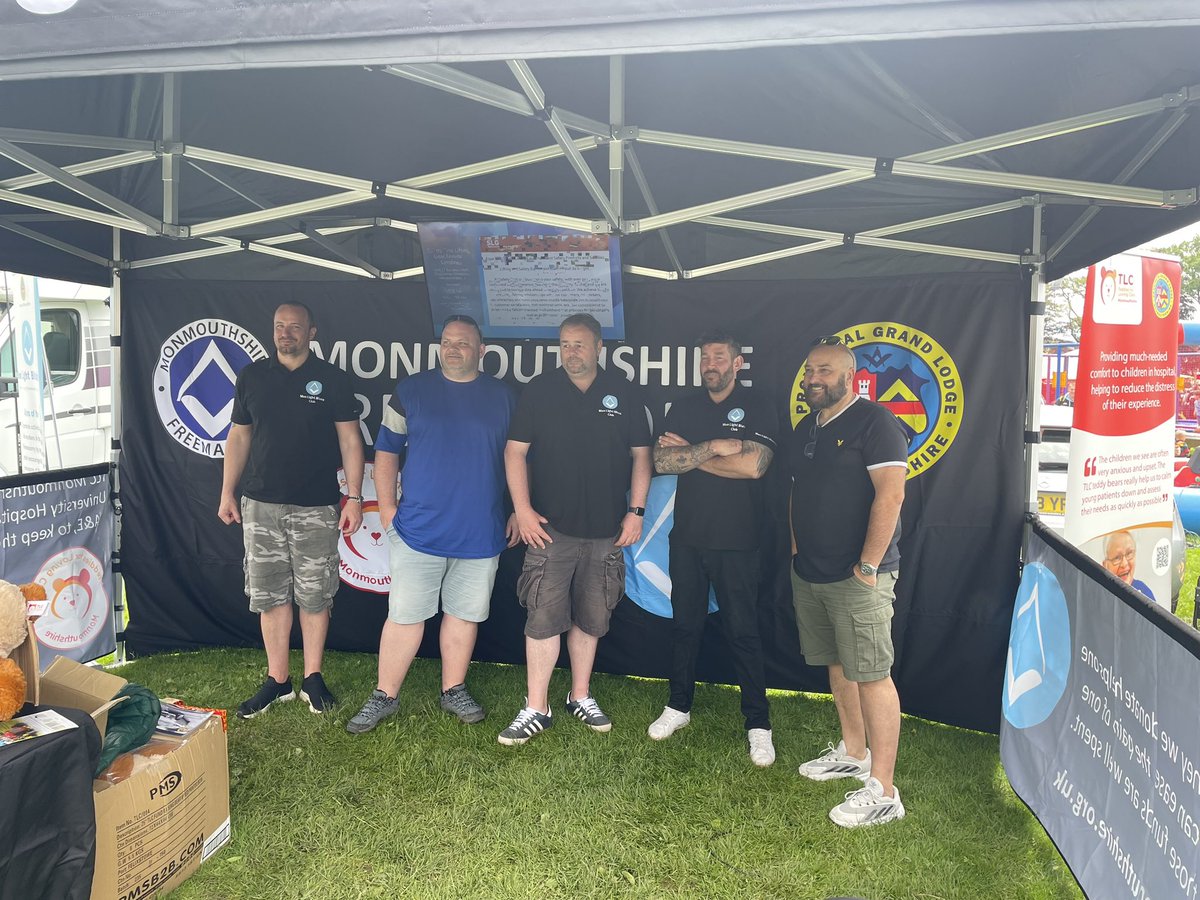 monmasons's tweet photo. @ProvComm_Mon pictured with the @monmasonsclub at Abergavenny Steam and Vintage Rally. Light Blues doing @monmasons proud promoting all that is good about freemasonry #CommunityRelations. 👏👏👏🚂 https://t.co/6K82sga16s