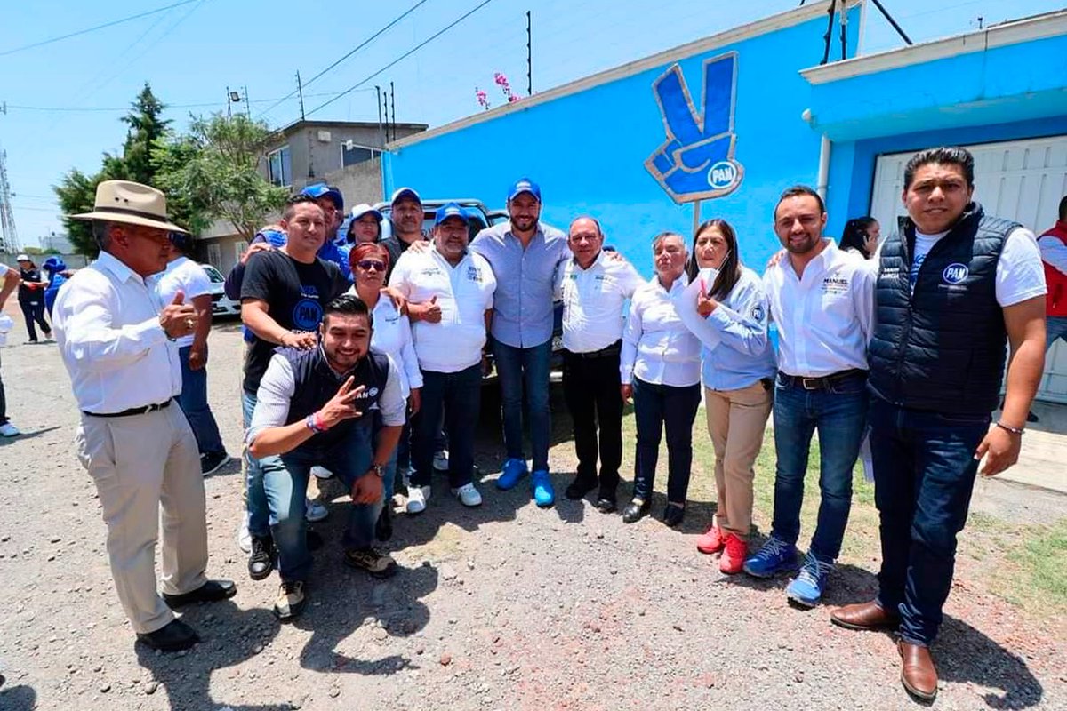 oscargmtzmx's tweet photo. Un gusto ser acompañando en #Zinacantepec por el presidente estatal de Acción Nacional, @anuarazar y por el candidato a presidente municipal de Zinacantepec @ManuelVilchisMV, quienes estamos comprometidos por un mejor México, con el respaldo de todos lograremos el cambio.  💙 https://t.co/al8gDpc4sJ