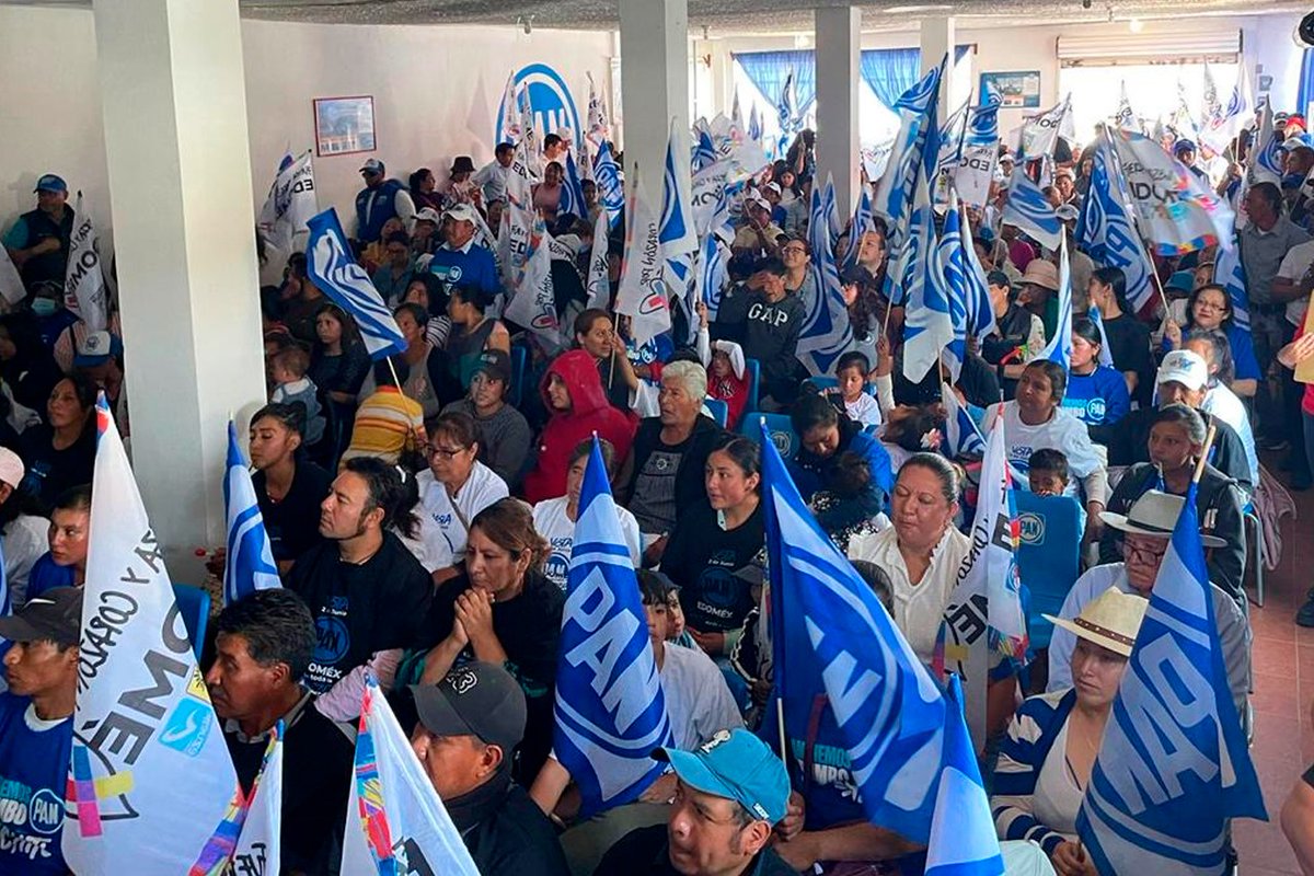 oscargmtzmx's tweet photo. Un gusto ser acompañando en #Zinacantepec por el presidente estatal de Acción Nacional, @anuarazar y por el candidato a presidente municipal de Zinacantepec @ManuelVilchisMV, quienes estamos comprometidos por un mejor México, con el respaldo de todos lograremos el cambio.  💙 https://t.co/al8gDpc4sJ