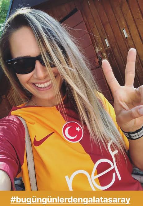 Galatasaray'lı Damla diyelim 👇👇

#BugünGünlerdenŞampiyonluk #BugünGünlerdenGALATASARAY 
#DamlaCan