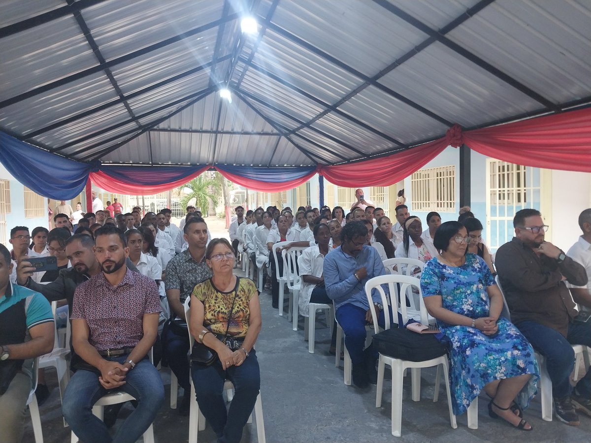 <a href="/cubacooperaven/">Brigada Médica Cubana en Venezuela</a> <a href="/japortalmiranda/">José Angel Portal Miranda</a> <a href="/MINSAPCuba/">Ministerio de Salud Pública de Cuba</a> #CubaPorLaSalud #CubaPorLaVida #PorUnaDocenciaDeCalidad Recibimiento al nuevo grupo de diplomantes por parte del consejo de dirección de la misión,presidido por el Dr Yusleivy Martínez Carmona Jefe de la Misión, estado Carabobo.