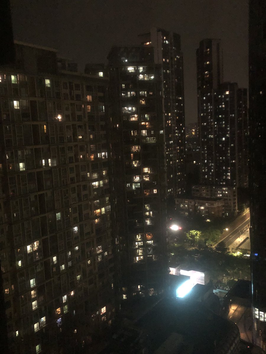 还能住2个星期，要搬走了，有种赛博朋克的感觉，多少有点喜欢的地方。有时候我喜欢城市的便利，但也想回老家农村和父母在一起，生活追求的是什么？做奴隶快乐吗！ zk is end game.