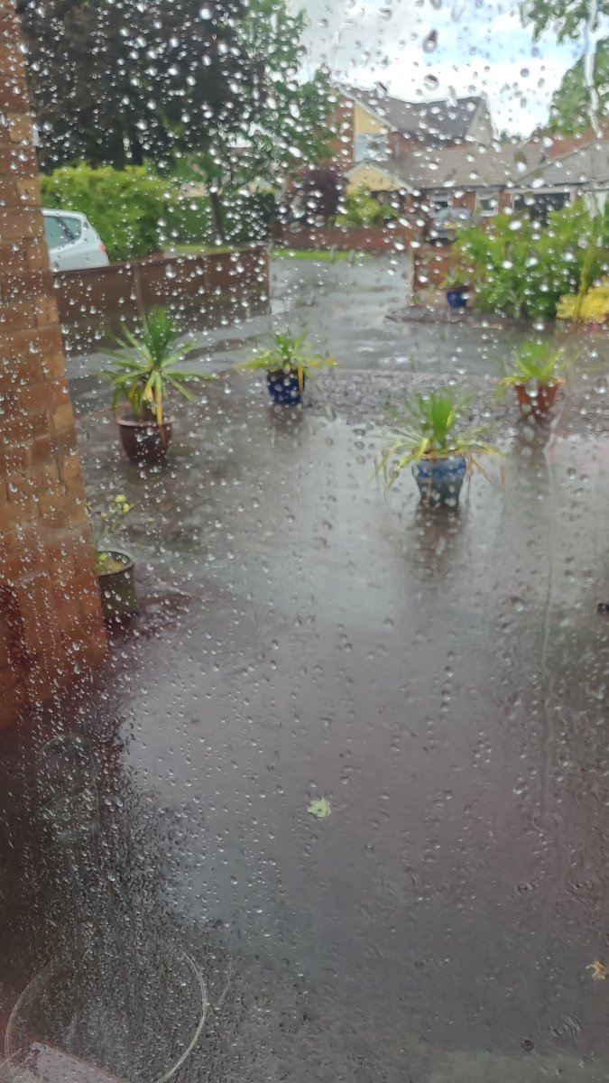 Storm landed in Little Sutton, thunder, lightening, rain heavier than ive seen and hailstones yet 19⁰