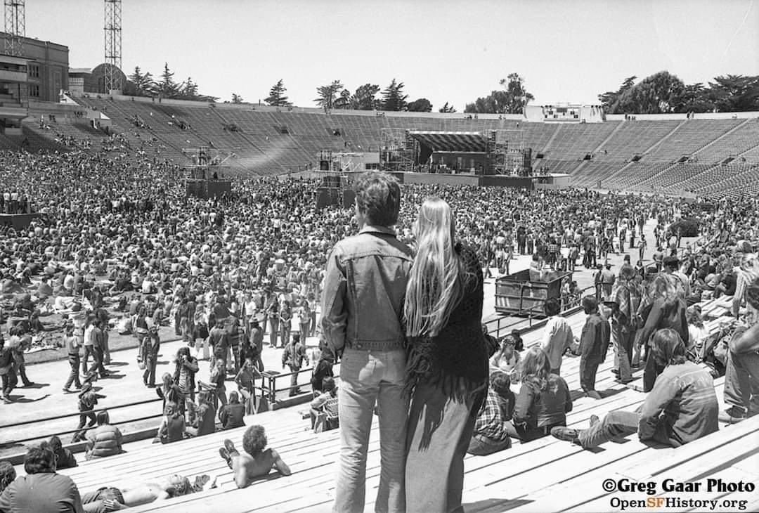 (5/26/73) Kezar Stadium, SF, CA. @GratefulDead #StayGrateful (📸Greg Gaar) @internetarchive (archive.org/details/gd73-0…)