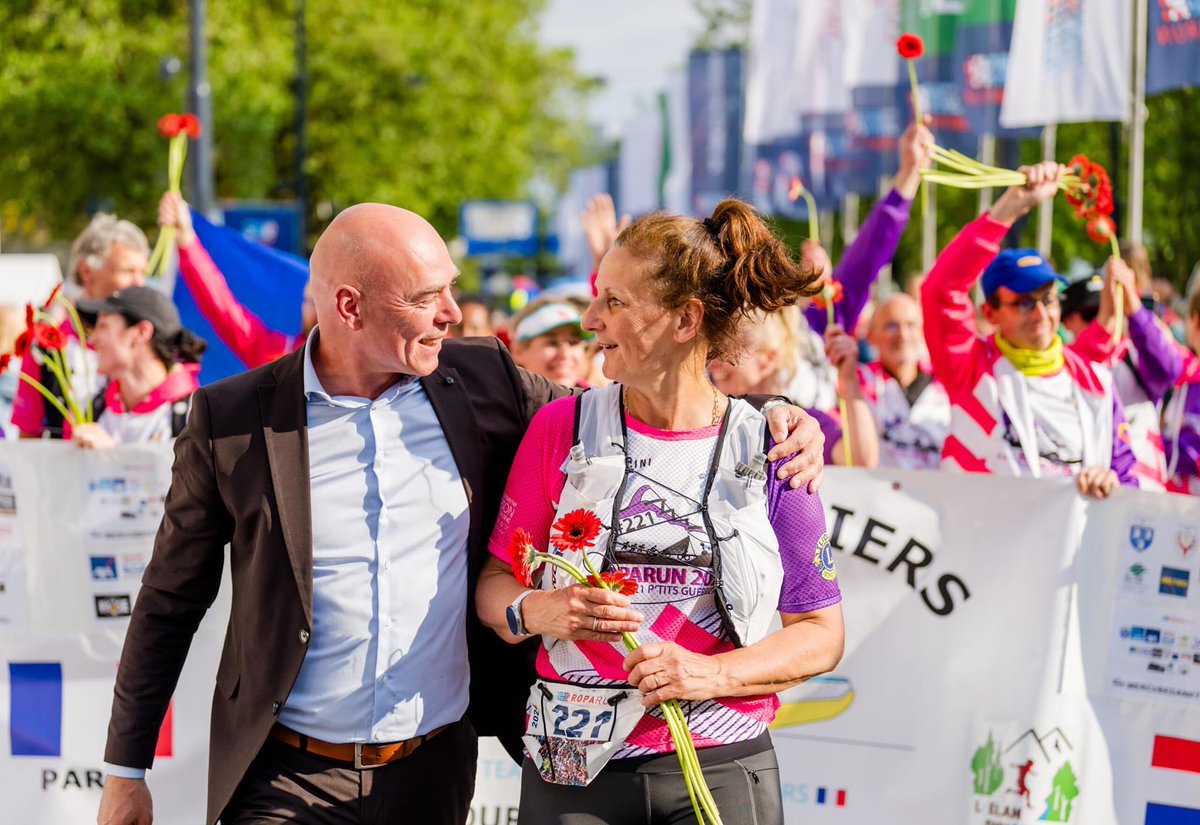 Doorkomst_OBL's tweet photo. Prachtige #Roparun2024 foto! En ik hoorde van Lesly dat hij heel goed Frans kan spreken! #Runophetleven #goededoel #petitsguerriers #laFrance #Bertry https://t.co/d4XXI5vJ1D