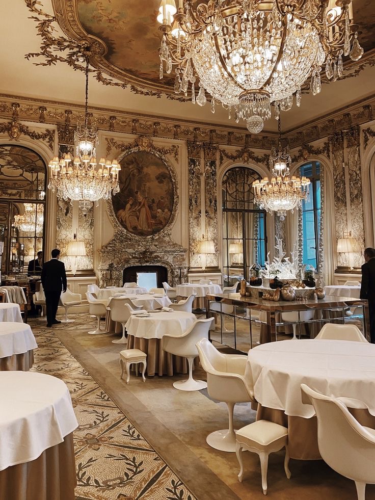 BELGRAVEINTLSCH's tweet photo. Crave for the dinner already?

Please, have a seat as our five-star chefs cook something special for the rest of the night. https://t.co/5rSn4vXuhS