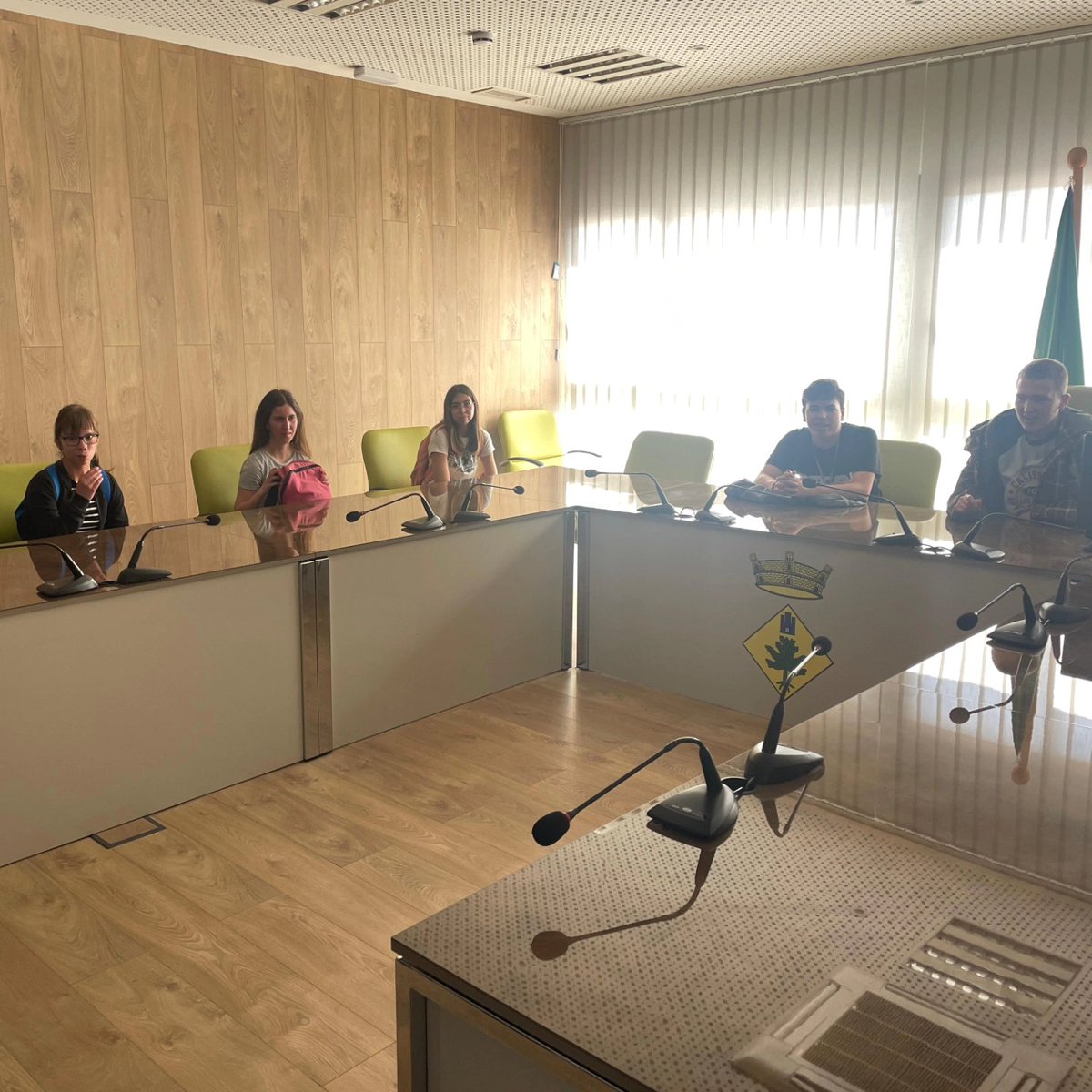 Els alumnes de l’aula de projectes han fet una visita cultural a Llorenç i han elaborat un mural dedicat al poble🎨🖌️