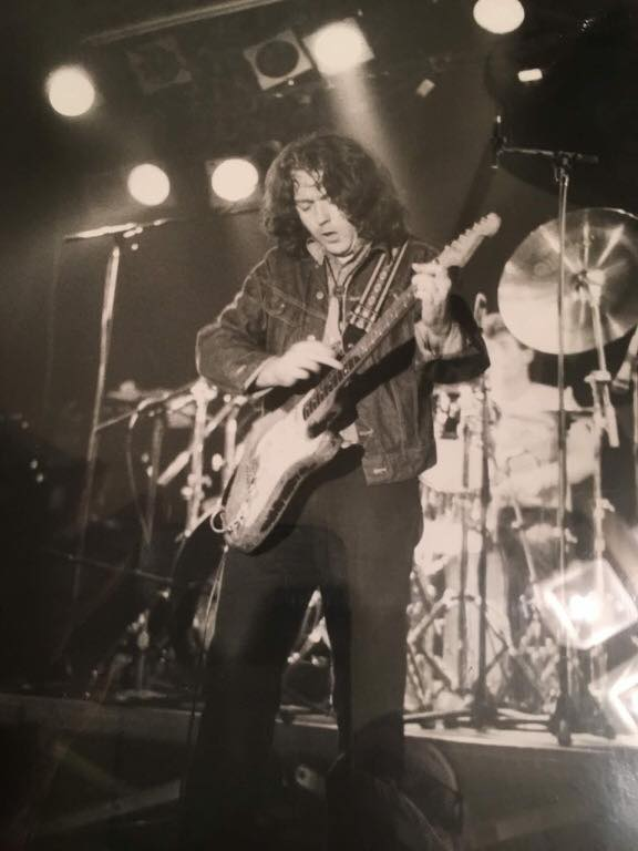 May 26th in Rory history: 1967 Cork IRL Shandon Boat Club 1972 Lincoln GB Great Western Express Festival 1973 New York USA Felt Forum w/ Deep Purple 1974 San Sebastian ES Polideportivo de Anoeta 1982 Birmingham GB Odeon 1985 Houston USA Cardis Club (📸 Brian W. Kittinger)