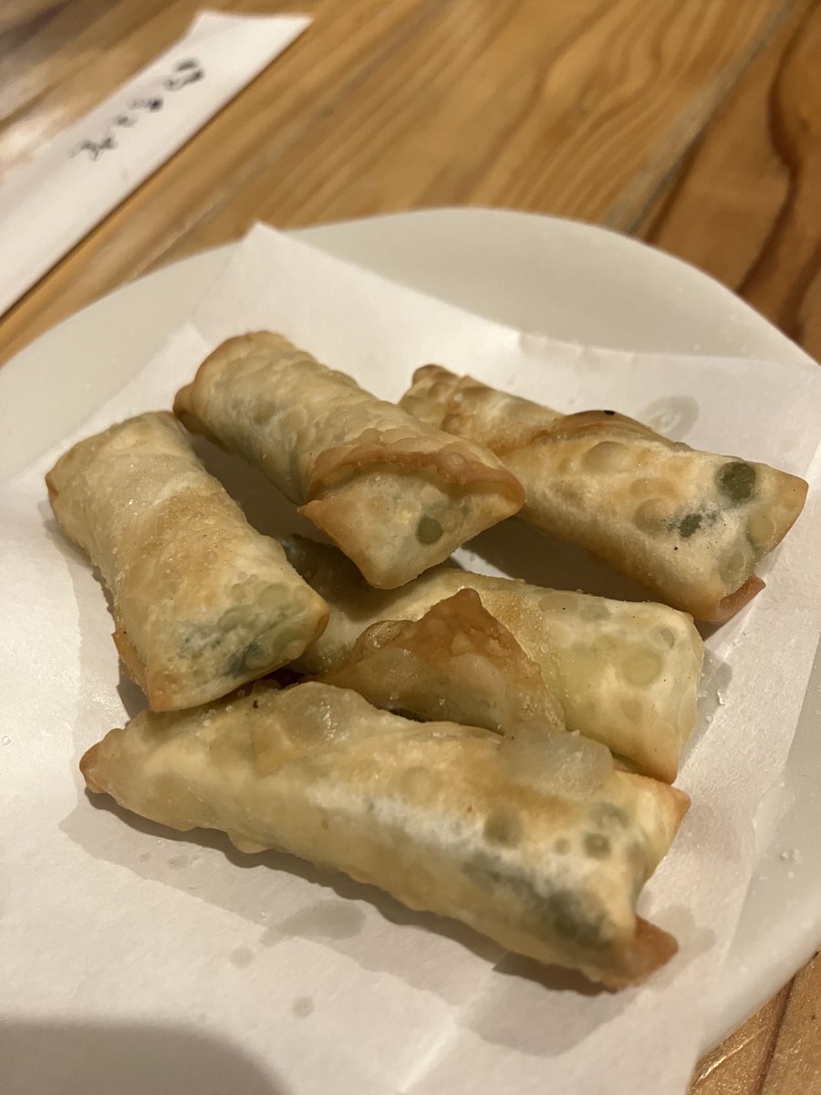 MasakiBLUESTRA2's tweet photo. 関内駅 鳥英。
大葉チーズカリカリ揚げ、チーズ熱くてとろとろ。しっかりクセあるチーズと、爽やかな大葉がいいバランス。
#関内駅焼鳥 #関内駅チーズ揚げ #チーズ揚げ #friedcheese #foodporn #東京美食 https://t.co/1wUu6KEWC5