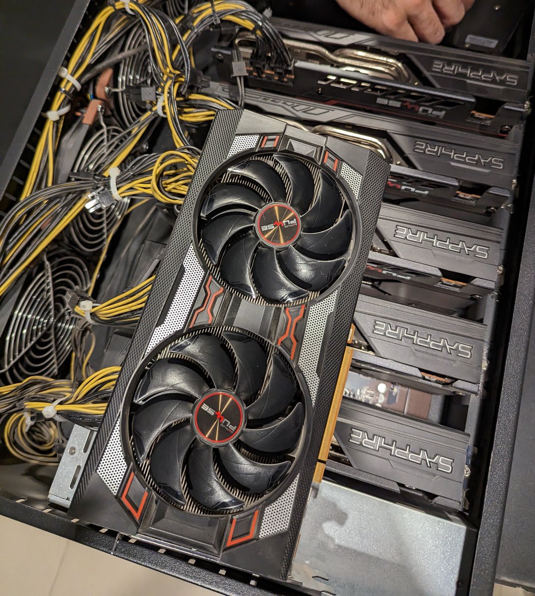 bokiko's tweet image. Those @AMD Sapphire 5700xt served me well, now its time to move on 💔

#gpumining