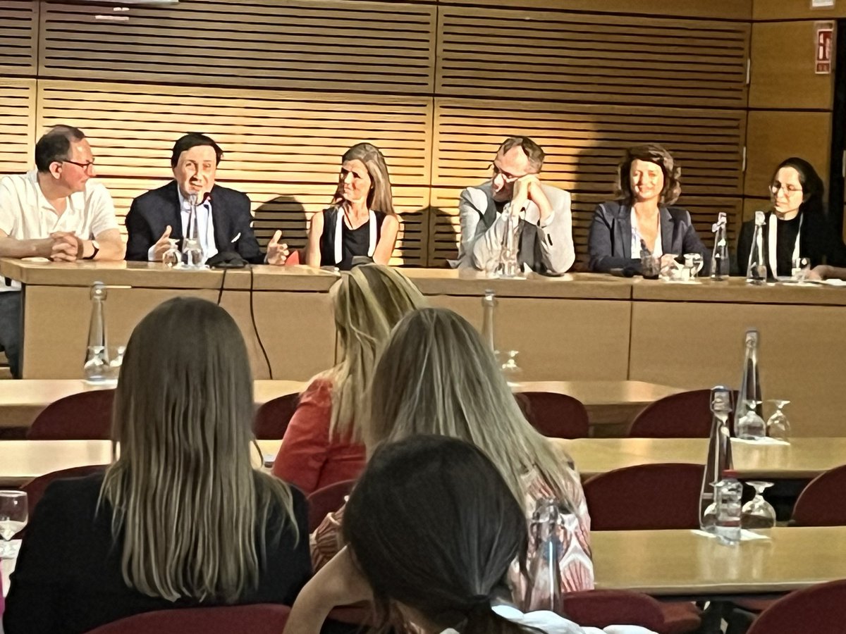 Lale Tokgozoglu (@laletokgozoglu) on Twitter photo Young fellows of the EAS together with plenary speakers during #EASCongress 2024 .I am so proud of them.What a great group of young scientists! <a href="/cj_binder/">Christoph Binder</a> <a href="/BNordestgaard/">Borge G Nordestgaard</a> <a href="/ProfKausikRay/">Prof Kausik Ray FMedSci</a> <a href="/MeralKayikcoglu/">Dr Meral Kayikcioglu</a> <a href="/SABOURETCardio/">SABOURETCardiologist</a> <a href="/j_rvl/">Jeanine RvL</a> Young fellows of the EAS together with plenary speakers during #EASCongress 2024 .I am so proud of them.What a great group of young scientists! <a href="/cj_binder/">Christoph Binder</a> <a href="/BNordestgaard/">Borge G Nordestgaard</a> <a href="/ProfKausikRay/">Prof Kausik Ray FMedSci</a> <a href="/MeralKayikcoglu/">Dr Meral Kayikcioglu</a> <a href="/SABOURETCardio/">SABOURETCardiologist</a> <a href="/j_rvl/">Jeanine RvL</a>