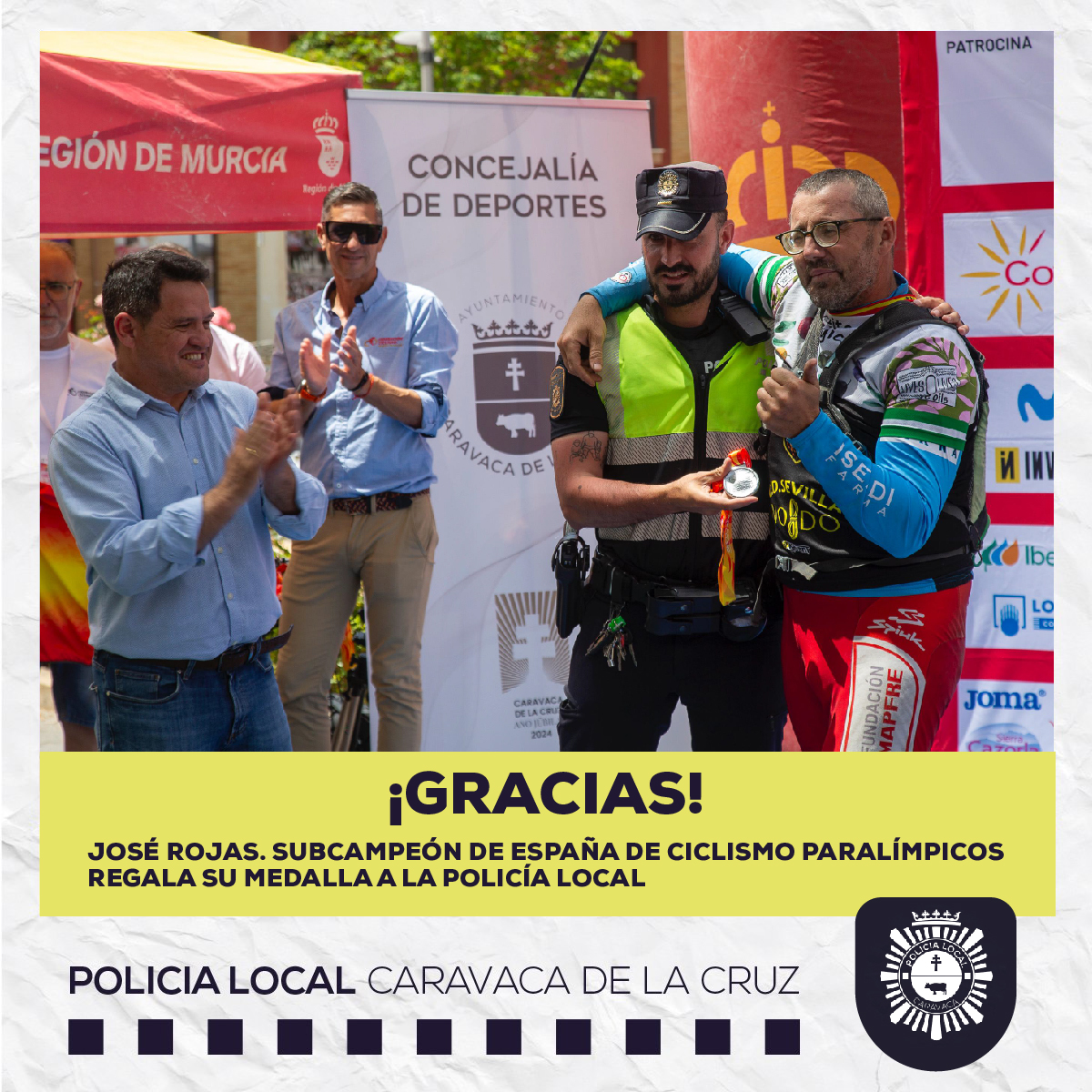 José Rojas, subcampeón de España de ciclismo paralímpico ha regalado su medalla al cuerpo de la Policía Local por el apoyo que hemos prestado durante la realización de la prueba. Estamos enormemente agradecidos de recibir este reconocimiento por parte de un grande como es José.
