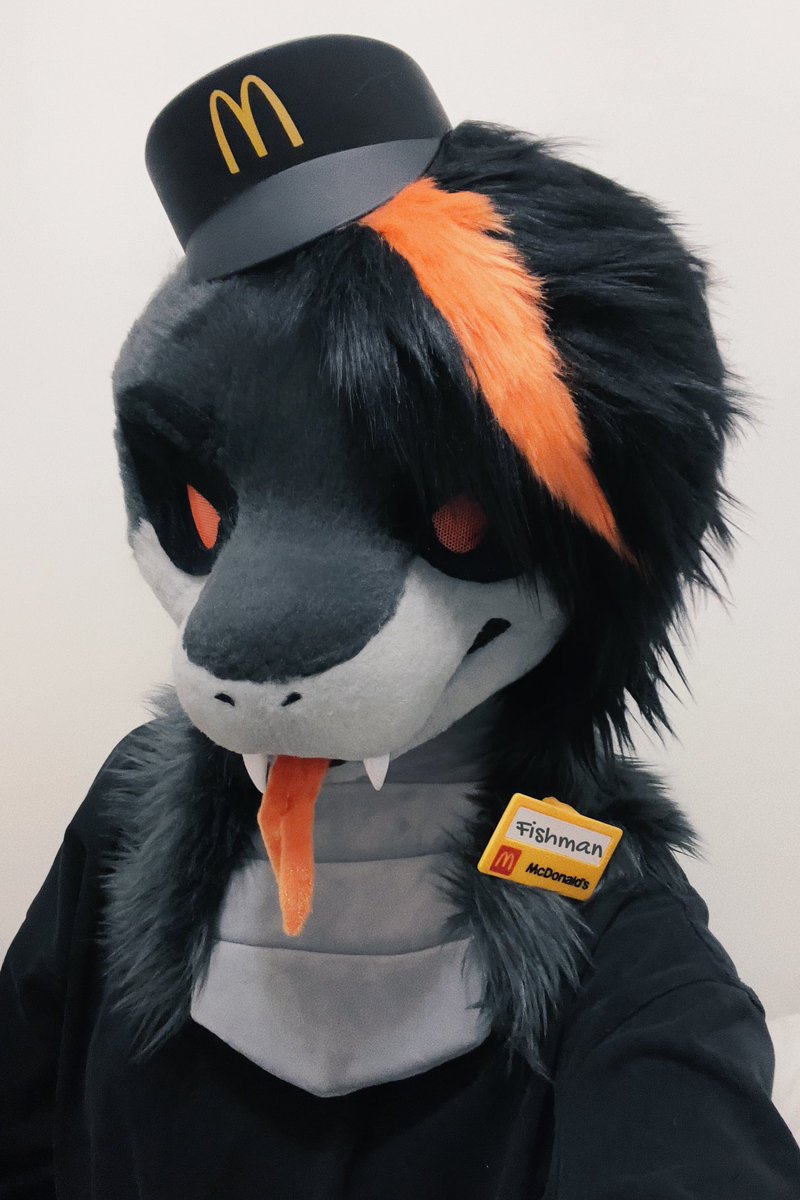 I work at McDonald's frying fries when I'm not making fursuits.🤫
#fursuit #fishmanworks