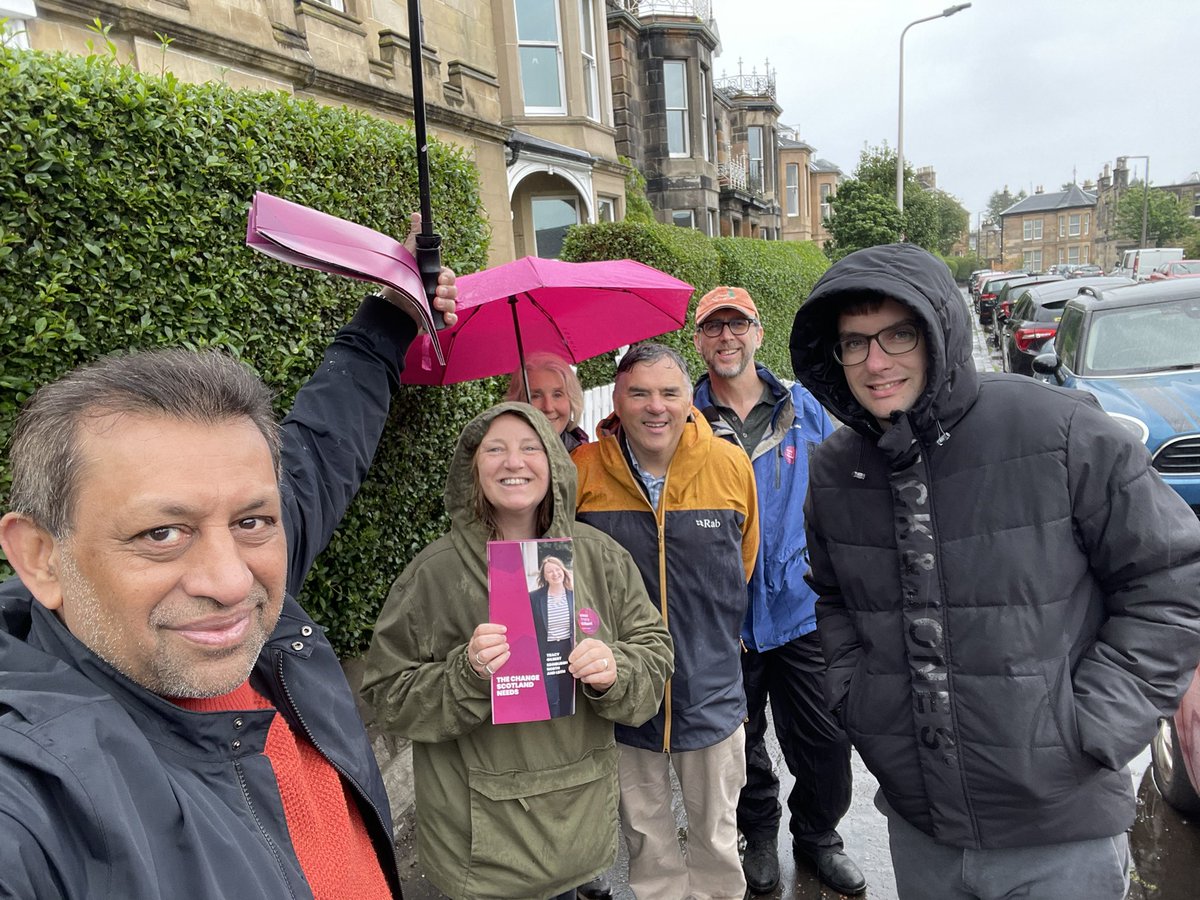 Out door knocking with @ScottishLabour candidate for Edinburgh North & Leith Tracy Gilbert. Excellent support for @UKLabour The rain can’t stop us ! #VoteLabour2024 #ScotLab24 #GE24