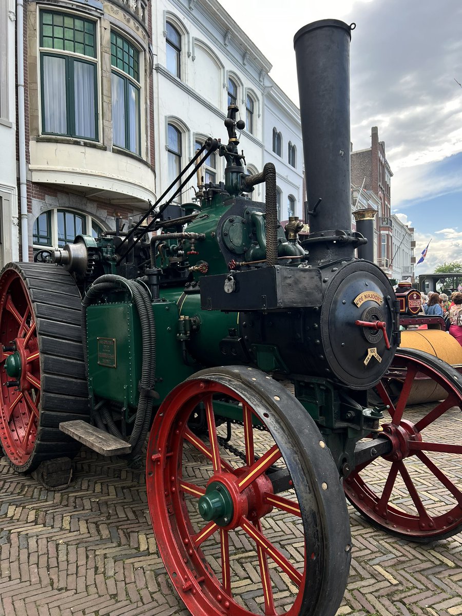 Vanwege de verwachte regenval zal de stoomoptocht eerder beginnen! 

De aanvang is om 17:00