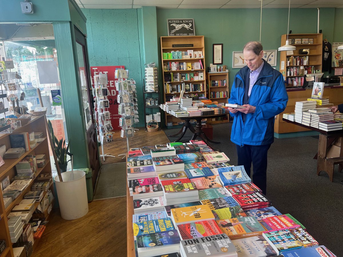 Nourished the taste buds yesterday in NE Portland at @bernhard_bakery — which is marking its 100th anniversary. And then nourished the mind across the street by buying books at @bookbroads, a great independent bookstore. Both small businesses are mainstays in the community.