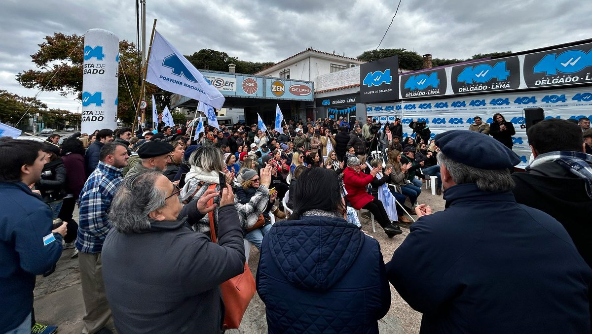 Quedó inaugurada la sede de Colón junto a @AlvaroDelgadoUy y @MartinLemaUy. Gracias Dina por la calidez y afecto en el trabajo. #UruguayParaAdelante #SigamosCambiando