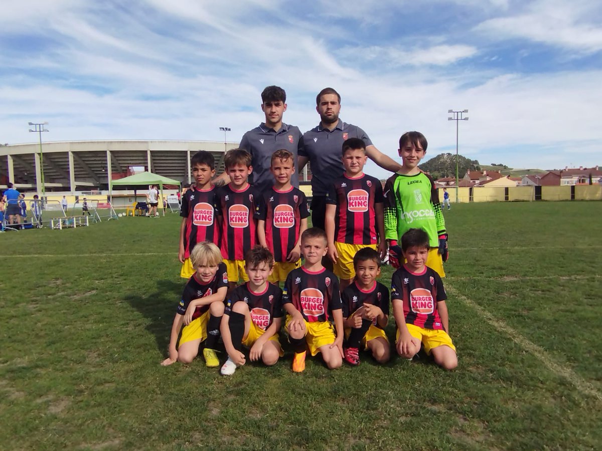 Torneo @CDMojados Prebenjamín b 0-3 Belén Prebenjamín b 3-0 Simancas Prebenjamín b 1-2 valdestillas Seguimos trabajando!! 🔴⚫