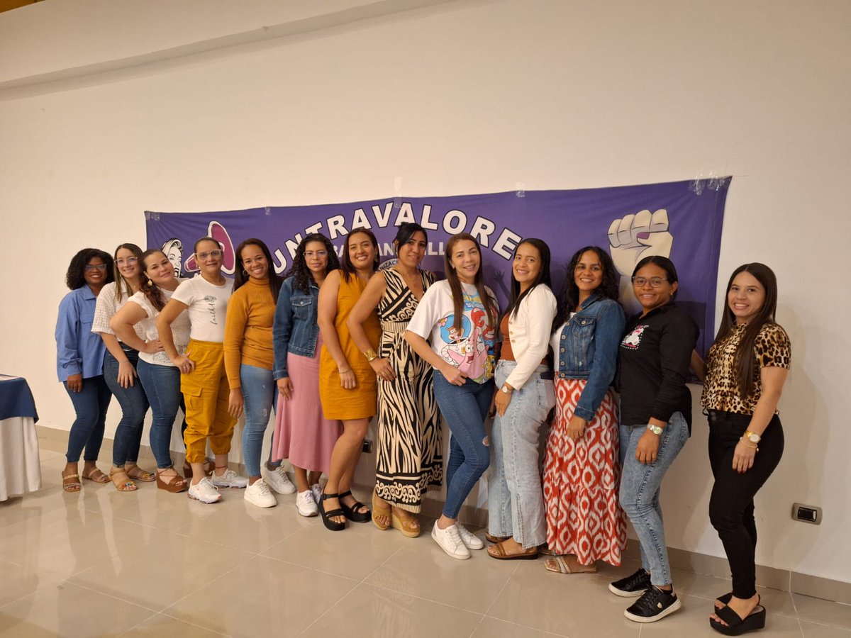 " No eres la mujer que cayó, sino la que se levantó. Detrás de cada mujer existe una historia que la convierte en guerrera. No hay nada más poderoso que una mujer que sabe lo que quiere y está dispuesta a luchar por ello"💙

 ¡Vivía el Movimiento Femenino! 💅🏼 Viva UNTRAVALORES 🙌🏼