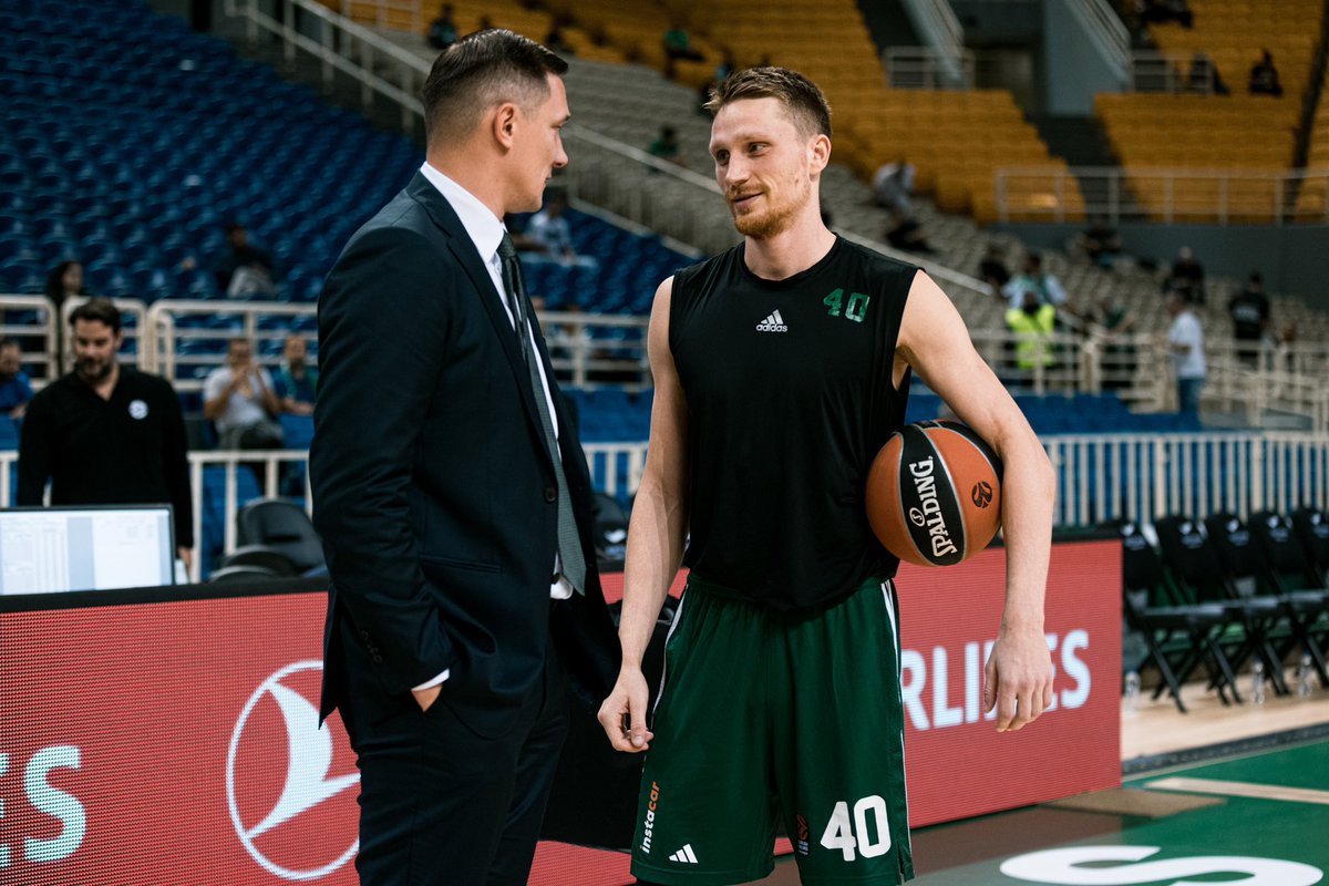 Lithuanian 🇱🇹 and former Zalgiris player Marius Grigonis won 2023-2024 season EuroLeague title with Panathinaikos. Congrats, Marius! 🏆👏 P.S. Marius Grigonis' good friend Tomas Dimsa knew well who will win it all. 😎