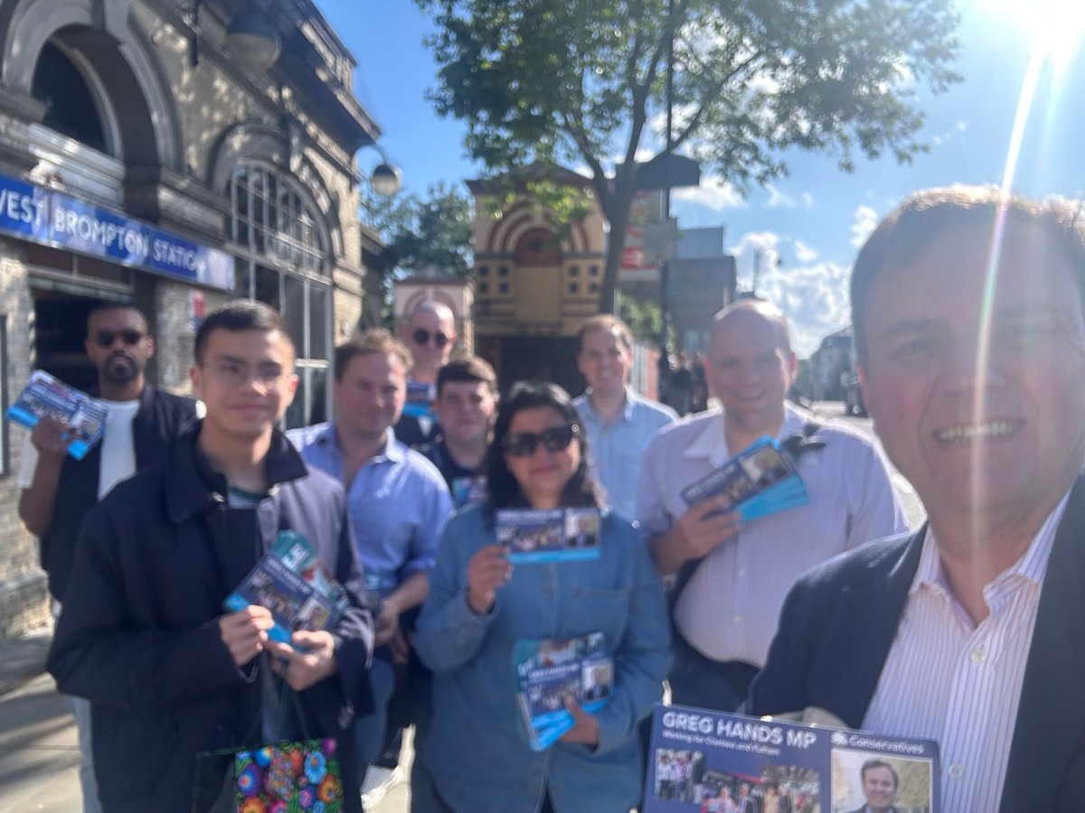 Meeting residents this afternoon with <a href="/GregHands/">Greg Hands</a>, talking about some of his local work:
✅ Charing Cross Hospital floor-by-floor refurbishment 
✅ saving buses from the Mayor’s cuts
✅ tough action on crime and more police patrols