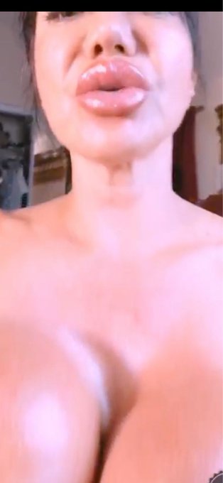 Are these lips worthy enough for suck it Sunday?!  https://t.co/pdjtJDqYO2 https://t.co/LG1qdEq4v6