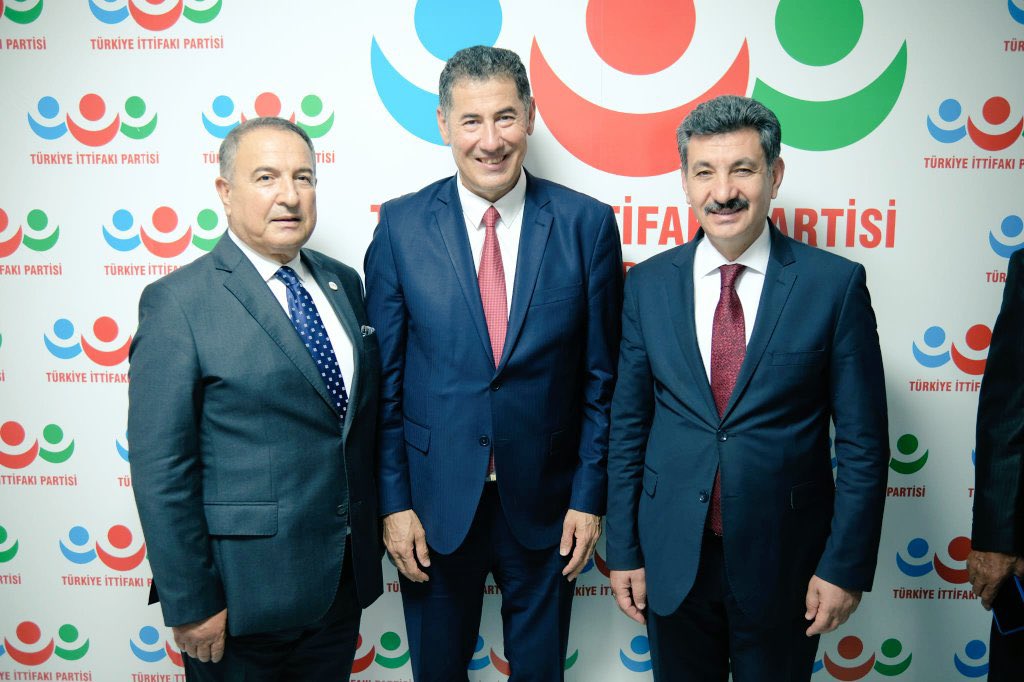 Bugün Türkiye İttifakı Partisi Mersin İl Başkanlığımız ve Adana İl Başkanlığımızın il binası açılışlarını gerçekleştirdik. Sayın il başkanlarımız, il yöneticilerimiz ve ilçe başkanlarımız ile Kadın Kolları ve Gençlik Kolları başkanlarımız olmak üzere emeği geçen ve açılışlarına