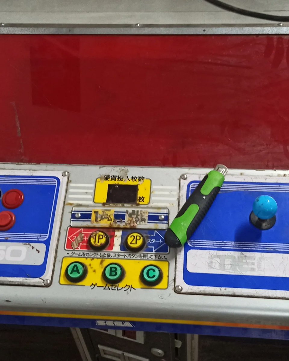 ArcadeGameMur's tweet photo. Esta, semana recibimos esta preciosidad de Sega, con una pantalla de 50" Para que no pierdas detalle. 
Sega Megalo 50 muy pocas unidades llegaron a España. 
Toca restauración y dejarla como se merece. 
Ya tenemos una 6 botones sin modificaciones. https://t.co/HEkI07wJff