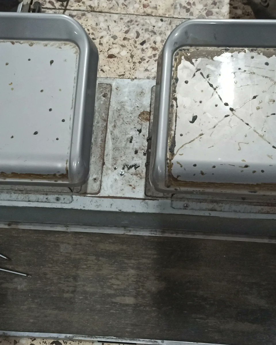 ArcadeGameMur's tweet photo. Esta, semana recibimos esta preciosidad de Sega, con una pantalla de 50" Para que no pierdas detalle. 
Sega Megalo 50 muy pocas unidades llegaron a España. 
Toca restauración y dejarla como se merece. 
Ya tenemos una 6 botones sin modificaciones. https://t.co/HEkI07wJff