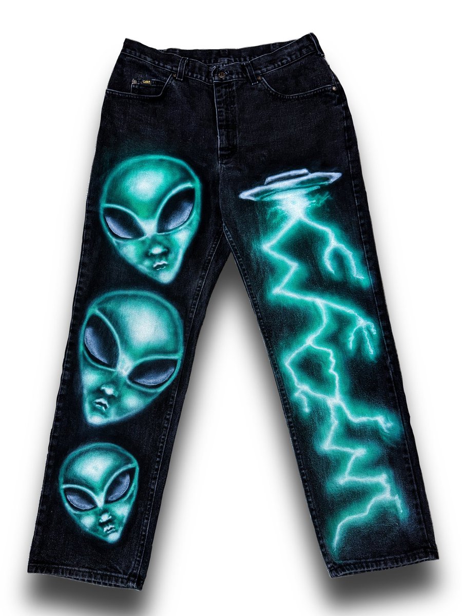 devocustoms's tweet photo. Outta this world 👽🛸
Custom airbrushed jeans https://t.co/8SSe7dQtbc