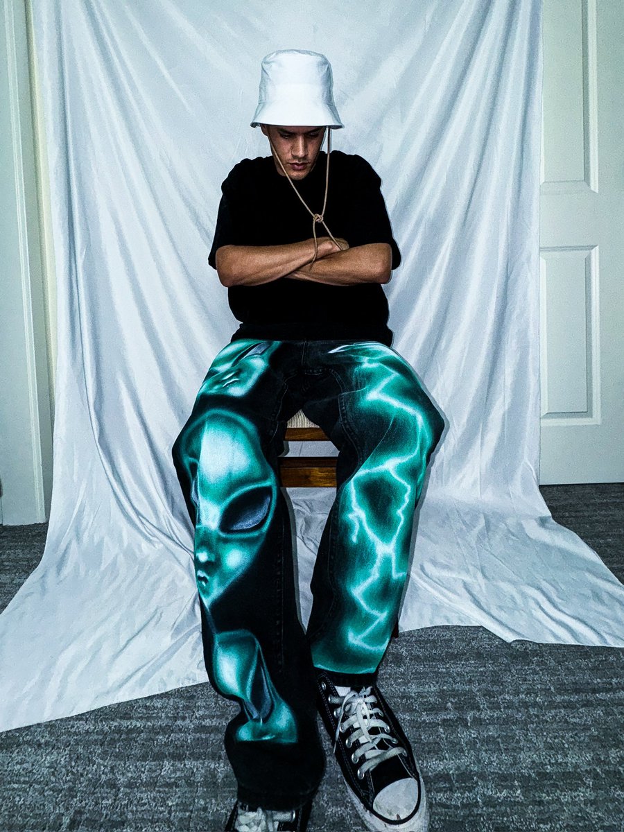 devocustoms's tweet photo. Outta this world 👽🛸
Custom airbrushed jeans https://t.co/8SSe7dQtbc