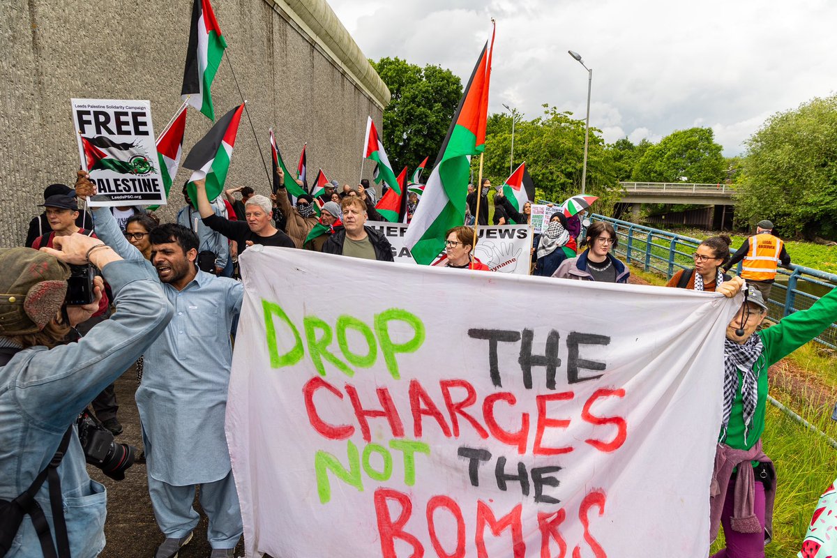 Protestors encircled HMP Doncaster in solidarity with an actionist inside who is on remand for disrupting Israel’s military supply chain