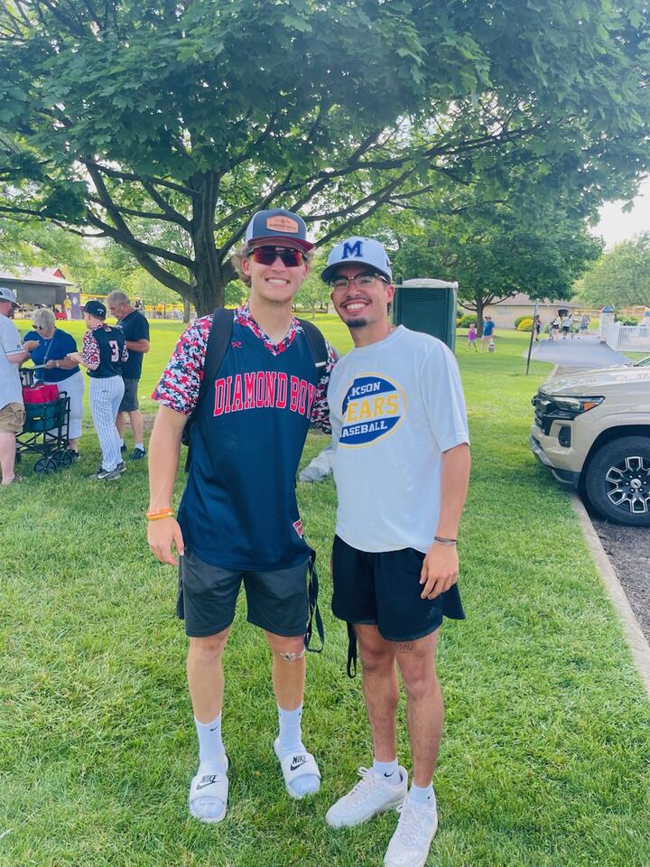 Love to see former <a href="/OEB_North18u/">OEB 18u North</a> teammates helping youth baseball <a href="/AndrewMorse13/">Andrew Morse</a>  <a href="/DiamondBoys12u/">Diamond Boys 13u Showcase</a> <a href="/jayleedy1/">Jaylen Leedy</a> <a href="/2029JaxBears/">Jackson Bears 2029</a>