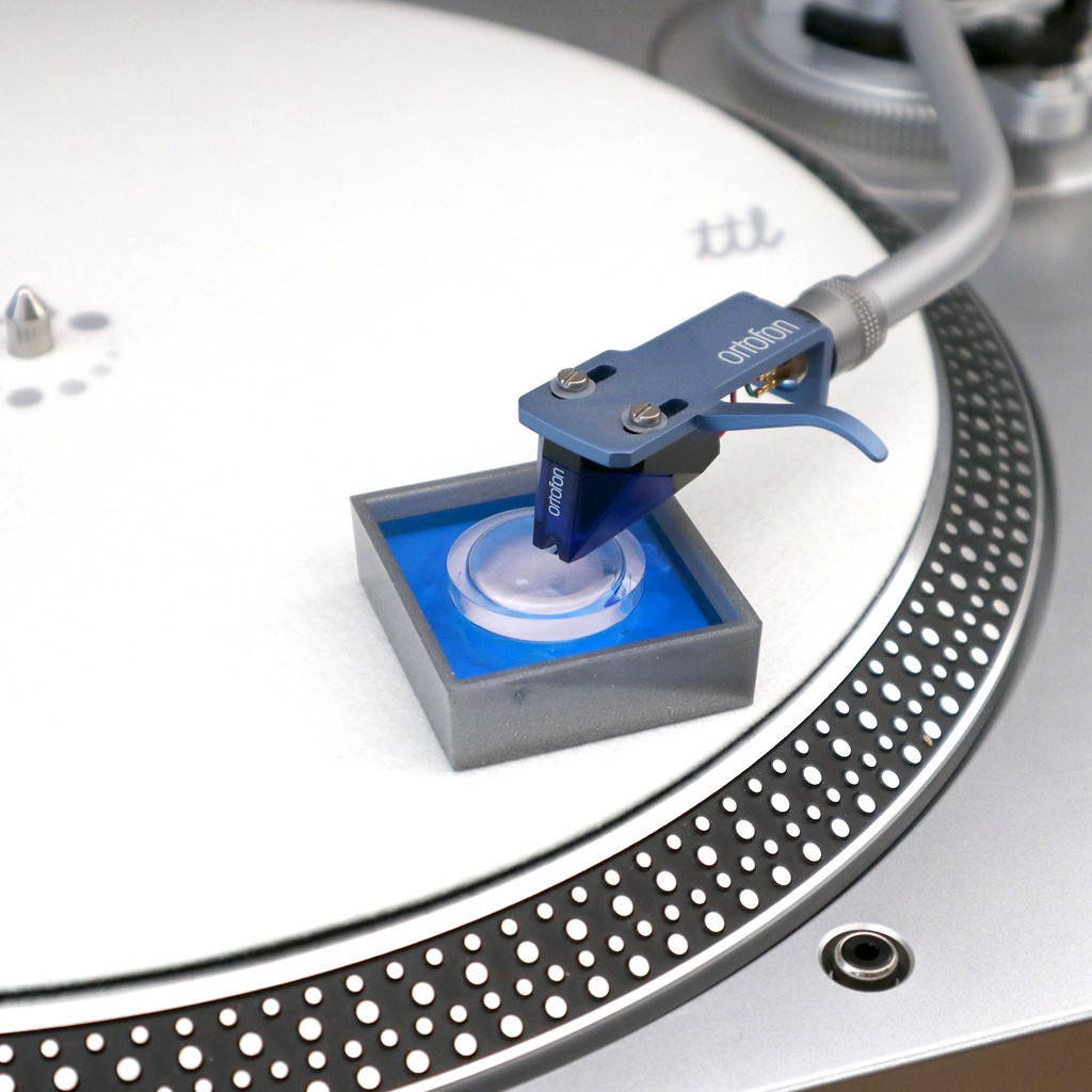 TurntableLab's tweet photo. Onzow / Zerodust Stylus Cleaner
↘ Lab-bestseller back in stock 🇯🇵 proprietary gelatinous cleaner from Japan removes fine dust + debris from your stylus w/ no residue:
⇢ https://t.co/HG9pzbYUT2
#ttlhifi #hifi #vinyligclub #recordcollection #audiophile #styluscleaner #onzow https://t.co/C2XuzoUFS2