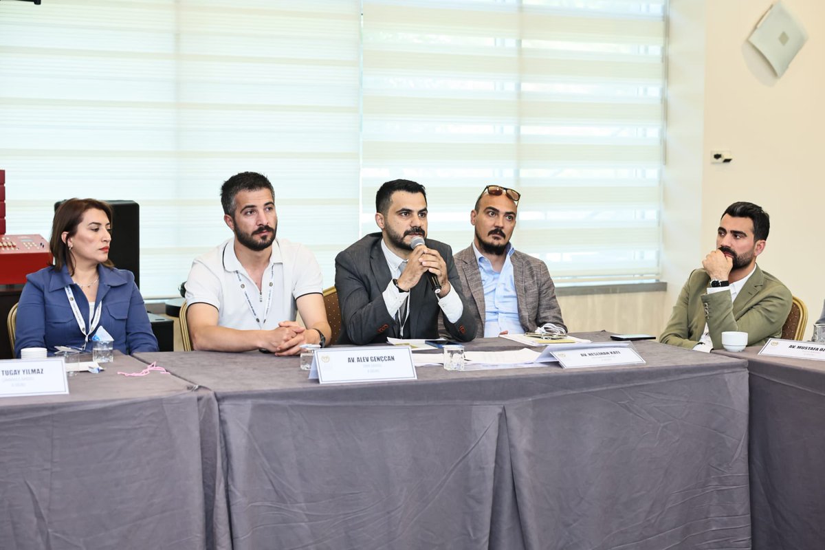 Türkiye Barolar Birliği Eğitim Merkezi tarafından 25-26 Mayıs tarihlerinde düzenlenen”Staj Eğiticilerinin Eğitimi" 1.Aşama Programı'na Baromuz adına Sürekli Eğitim Merkezi Koordinatörü Yön. Kur. Üyemiz Av. Erdal TEMİZALTIN ve Sürekli Eğitim Merkezi başkanı Av. Halil KILIÇ katıldı