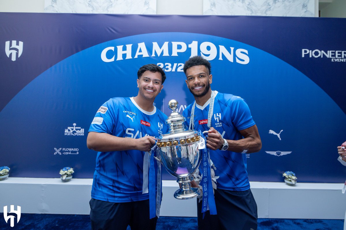 s2k0__'s tweet photo. كُـن هلاليـًا.. يرافقـك "الذهـب" 🏆💙

الحمدلله على تحقيق الدوري الأقوى 💪🏼

#بطل_دوري_روشن 
#الهلال
#الهلال_19_بطولة_دوري https://t.co/j4QxWVItaV