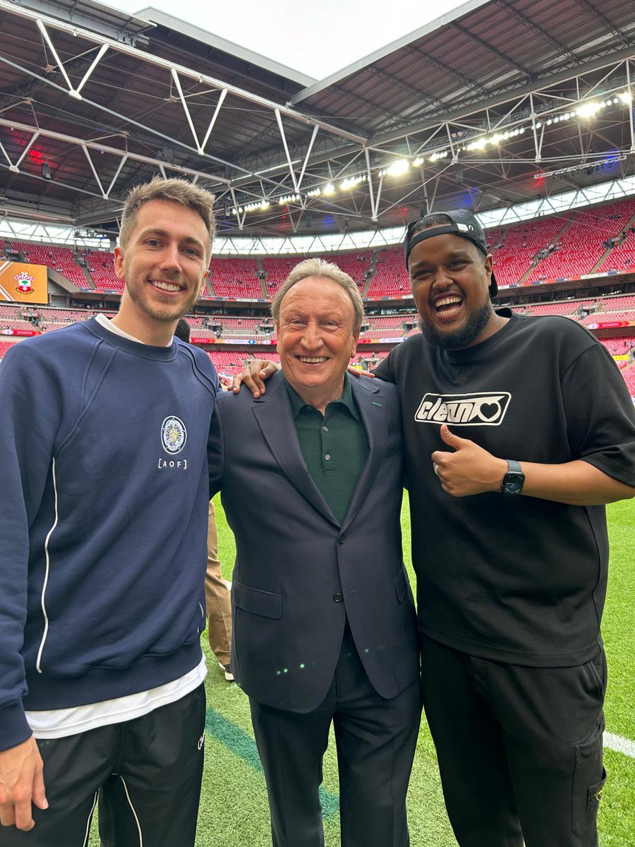 Brilliant day at Wembley , and always happy to take pics with the fans. Think they might have been the lads making all that noise with the lawnmowers 🤣